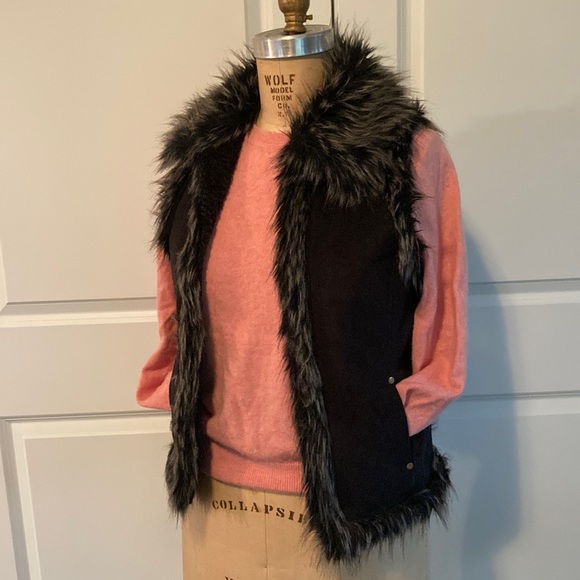 Striking Faux Suede, Faux Fur Vest - Picture 2 of 10
